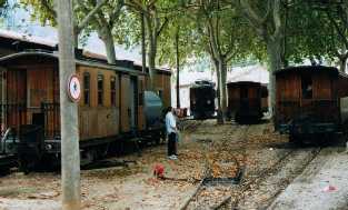 Bahnhof und Roter Blitz